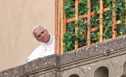 Pápež Lev XIV. v letnom sídle Castel Gandolfo. Foto: TASR/AP/Andrew Medichini